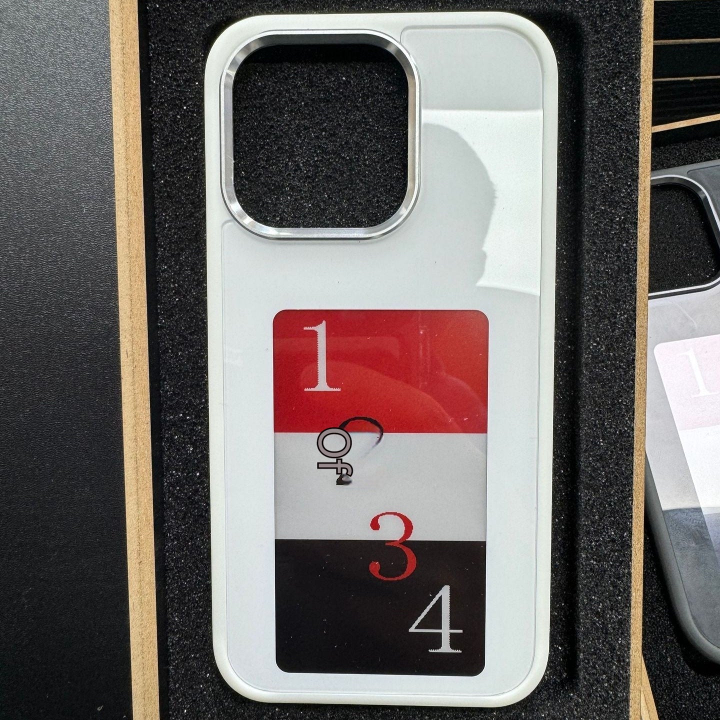 E-Ink Smart Phone Case