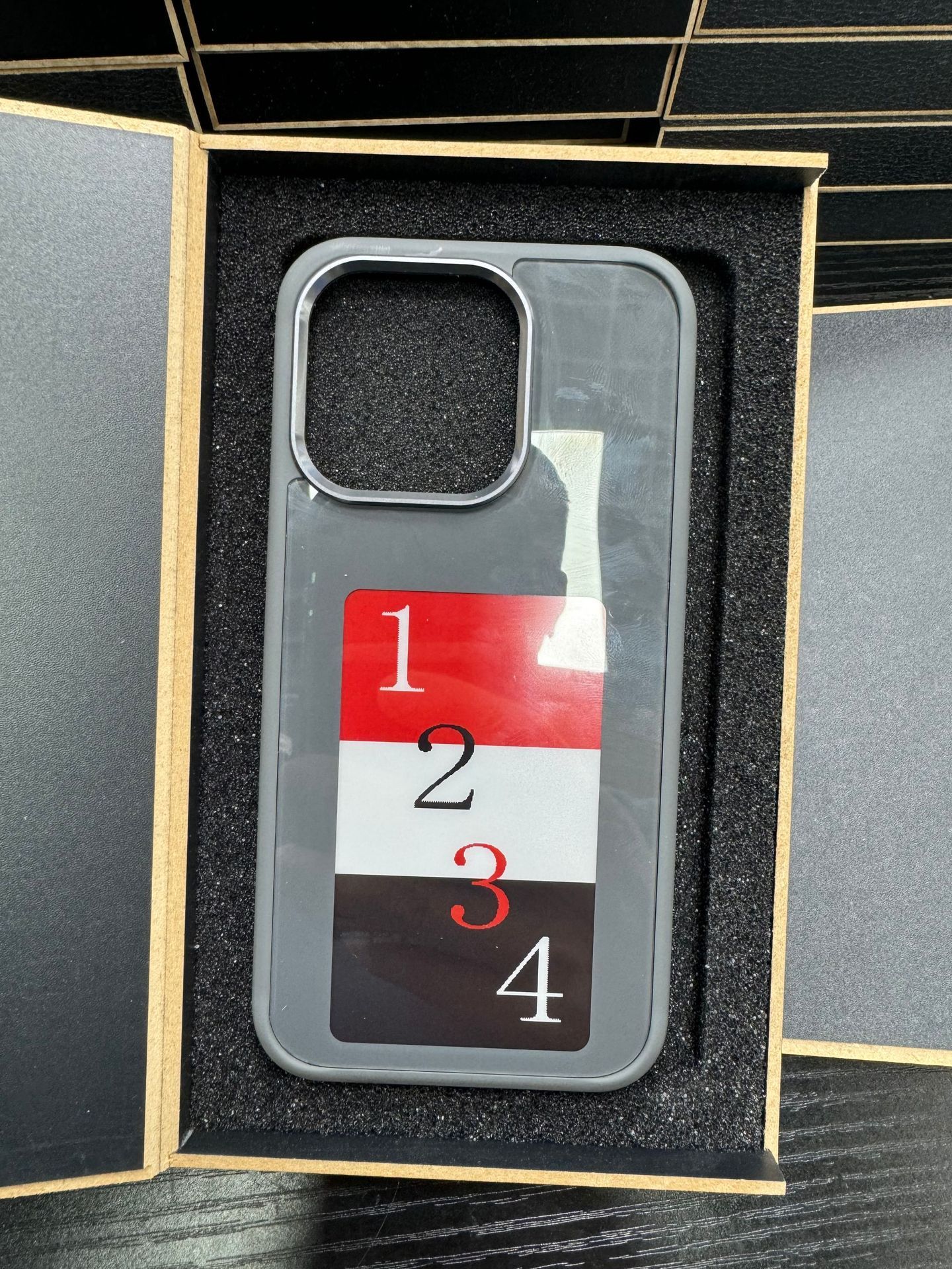 E-Ink Smart Phone Case